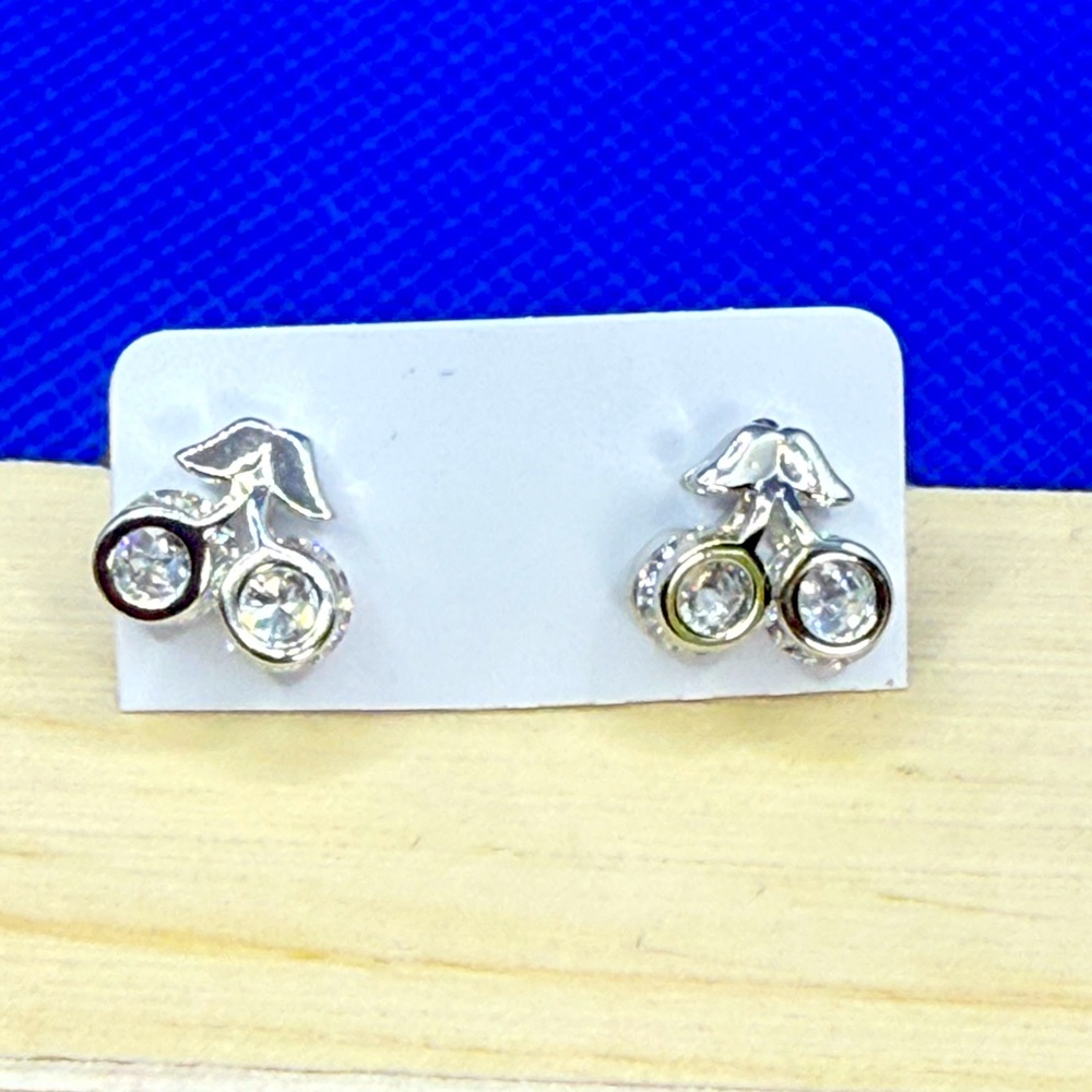 Pretty Bird - 18K White Gold Plated Base Crystal Cherry Stud Earrings 🍒